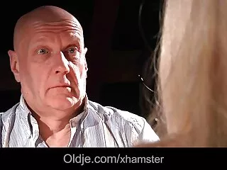 Fatարպ պոռնիկ մեծ բնական կաթնասուններով Jordan Luxx Rides a Skinny Guys Cock